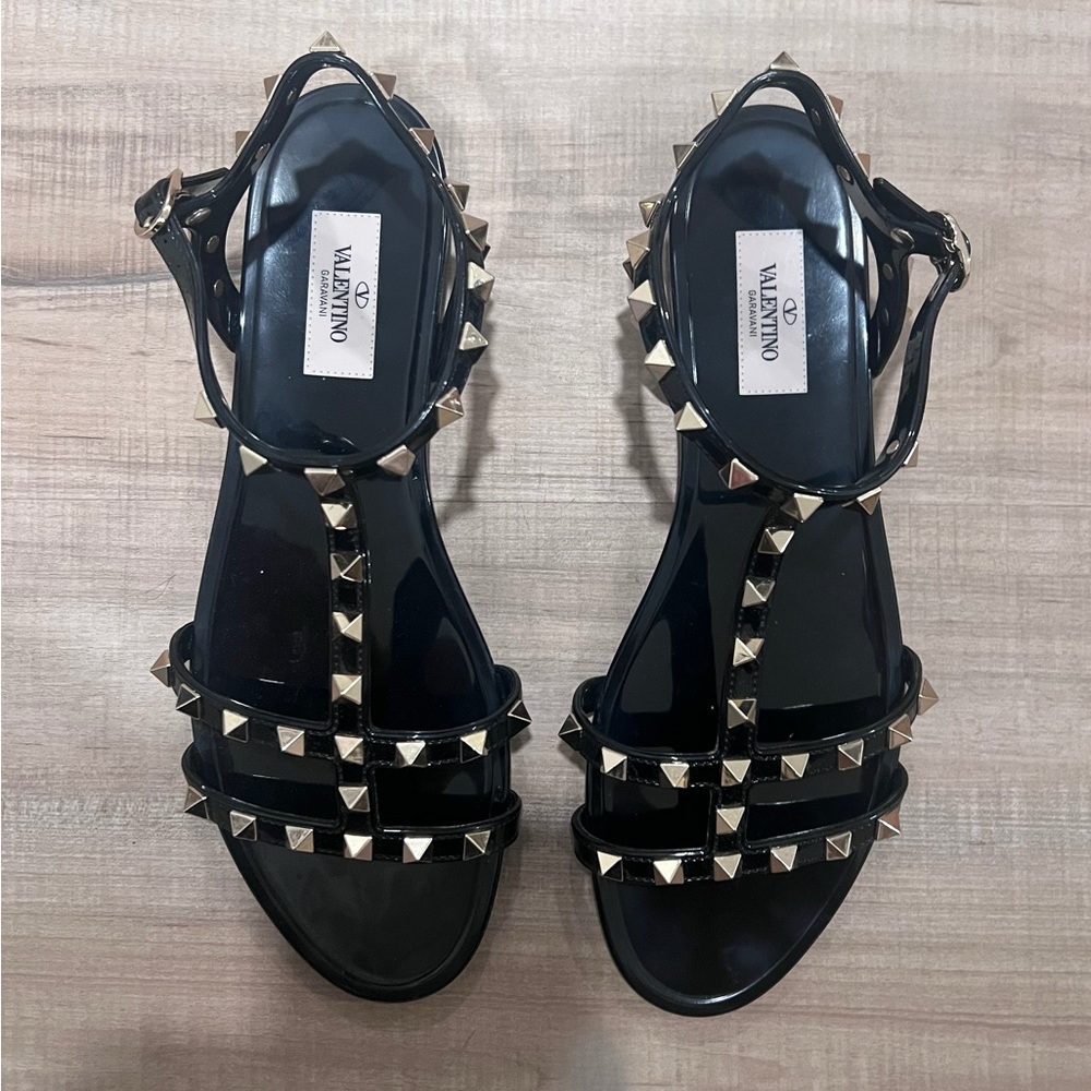 Great used condition Valentino Garavani Jelly Rockstud Sandals in Black Size 39